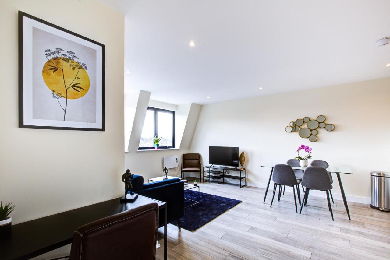 Hybrid Resi - London, Sutton With Onsite Car Parking Apartman Cheam Kültér fotó