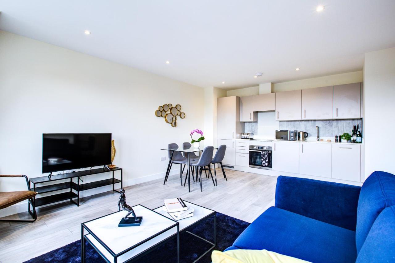 Hybrid Resi - London, Sutton With Onsite Car Parking Apartman Cheam Kültér fotó