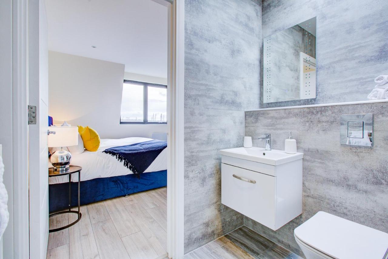 Hybrid Resi - London, Sutton With Onsite Car Parking Apartman Cheam Kültér fotó
