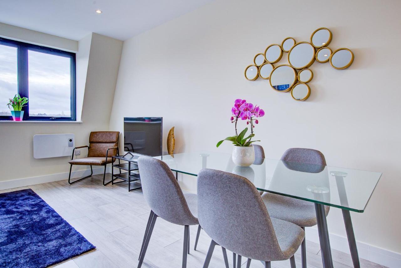 Hybrid Resi - London, Sutton With Onsite Car Parking Apartman Cheam Kültér fotó