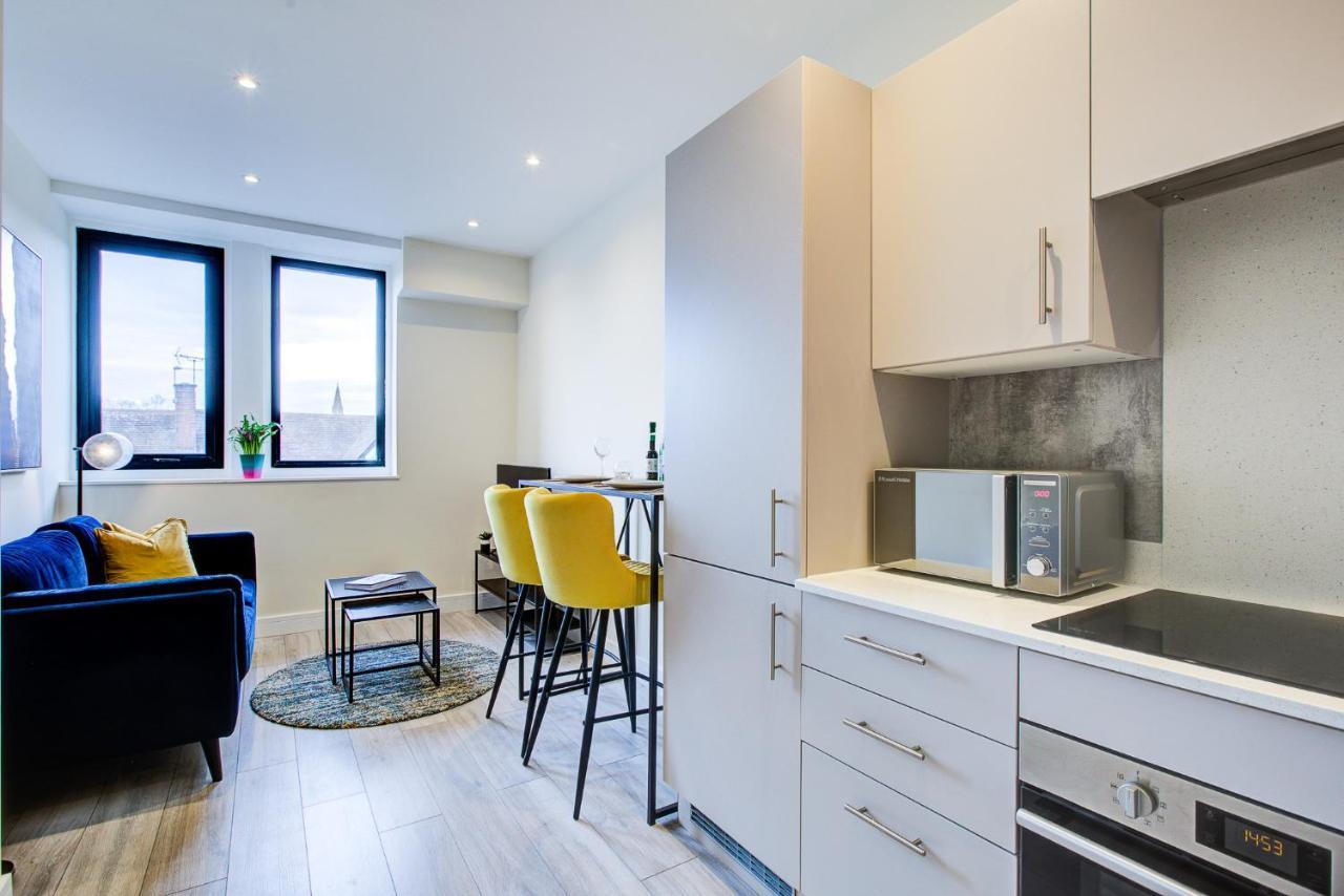 Hybrid Resi - London, Sutton With Onsite Car Parking Apartman Cheam Kültér fotó